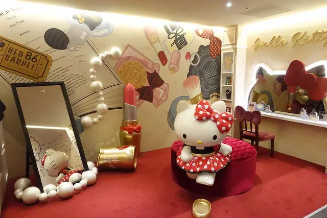 【食記】林口三井outlet。Hello Kitty Red Carpet美式餐廳~好可愛超好拍照的餐廳 當月壽星提前訂位贈送4吋蛋糕