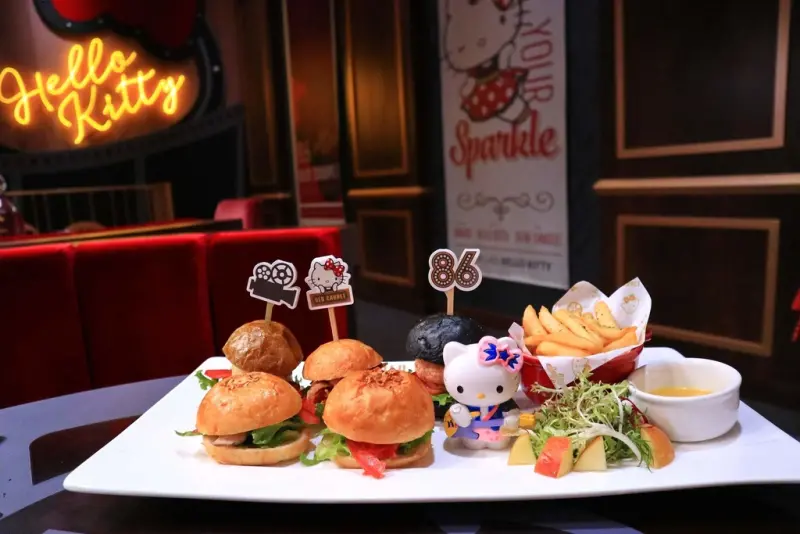 新北林口三井outlet | Hello Kitty Red Carpet美式餐廳，全台首間kitty好萊塢主題餐廳，kitty迷準備尖叫吧！ ▲女子的休假計劃▼