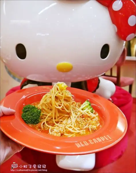 林口三井Hello Kitty Red Carpet夏季限定套餐還送隨行杯+明信片Kitty迷必收藏｜林口美食｜ig打卡