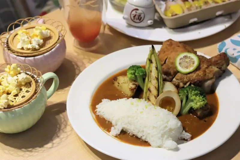 台南也野餐參｜早午餐推薦！濃郁南洋咖哩、松阪豬牛小排超可愛雞蛋盒、IG熱門打卡油畫吐司｜附菜單及環境介紹
