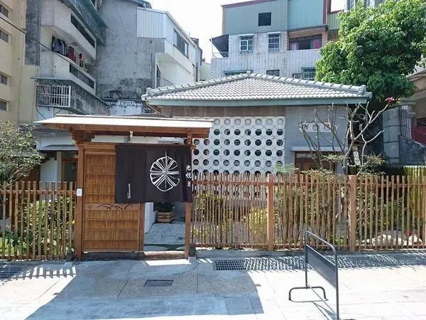 美食佐以茶香、春光，放鬆愜意的享受。光悅茶屋