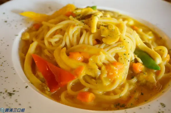 【食記】高雄鳳山_HOUSE廚義@就愛桌面大空間 就愛料理的別緻戲感