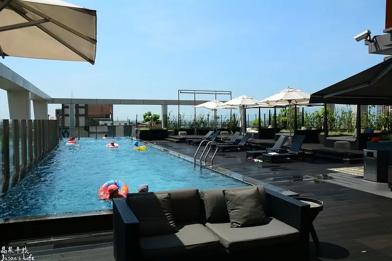 【宜蘭礁溪｜住宿】晶泉丰旅Wellspring By Silks。近礁溪車站，星空電影院、露天無邊泳池溫泉，房內也可泡湯