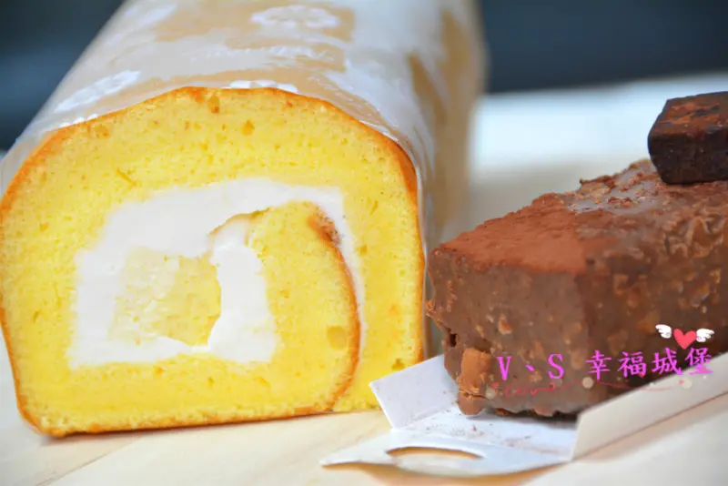 【宅配美食】七四甜創 原味生乳捲&榛果巧克力磅蛋糕 ~ 讓好吃甜點更親近你的生活裡，帶領你進入一場甜蜜蜜的氛圍裡，當彌月禮盒也很適合喔 !