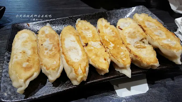 壹玖捌捌銷魂鍋貼。工業風格小吃餐館