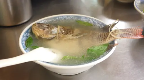 便宜又好喝的鮮魚湯 雖然小漲還是划算呀-以馬內利鮮魚湯@捷運善導寺站@華山文創