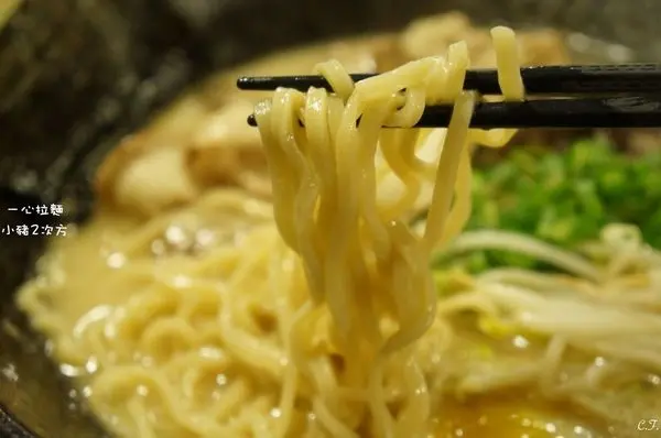 『一心豚骨拉麵。左營店』客製化麵條與湯頭 美味更加分