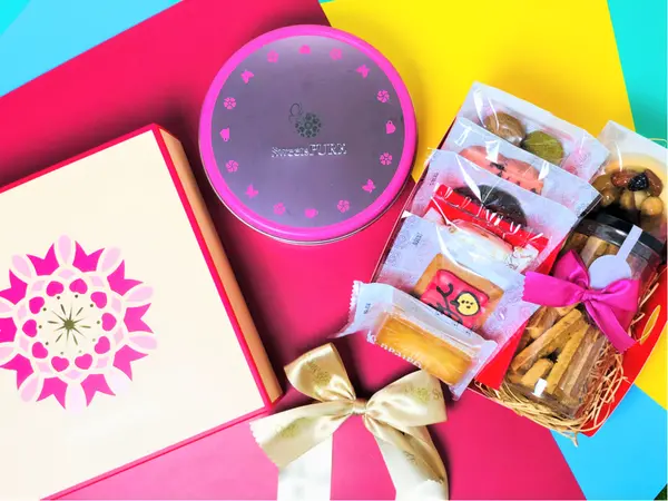 【禮盒￭曲奇】SweetsPURE￭繁花似錦雙層禮盒 x 極品曲奇在這裡，好吃美味很可以!!! ║ 台中年節禮盒推薦、伴手禮推薦