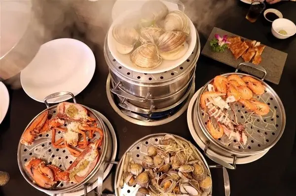 東湖 蒸霸王海鮮塔 現捉現蒸氣火鍋龍蝦牛奶貝龍虎斑 葫洲站可停車還有火鍋海鮮粥~        
      