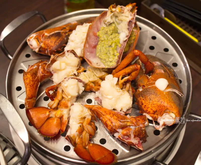 「台北美食」蒸霸王海鮮塔-東湖店，有青才敢大聲!!台北推薦蒸氣海鮮塔，新鮮現撈海鮮霸氣上桌。捷運葫洲站2號出口正對面，還有超大特約停車場隨你停!!