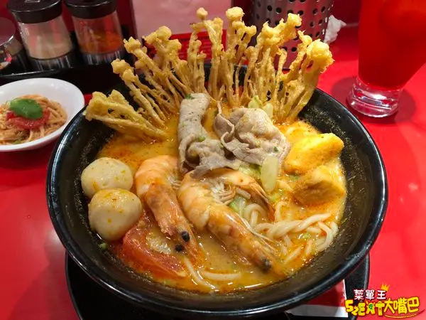 台中美食泰式拉麵》大心新泰式麵食菜單價位大公開！經典酸辣泰式湯頭打天下~推薦酸辣海陸麵、咖哩雞腿麵、清燉越南牛肉河粉。