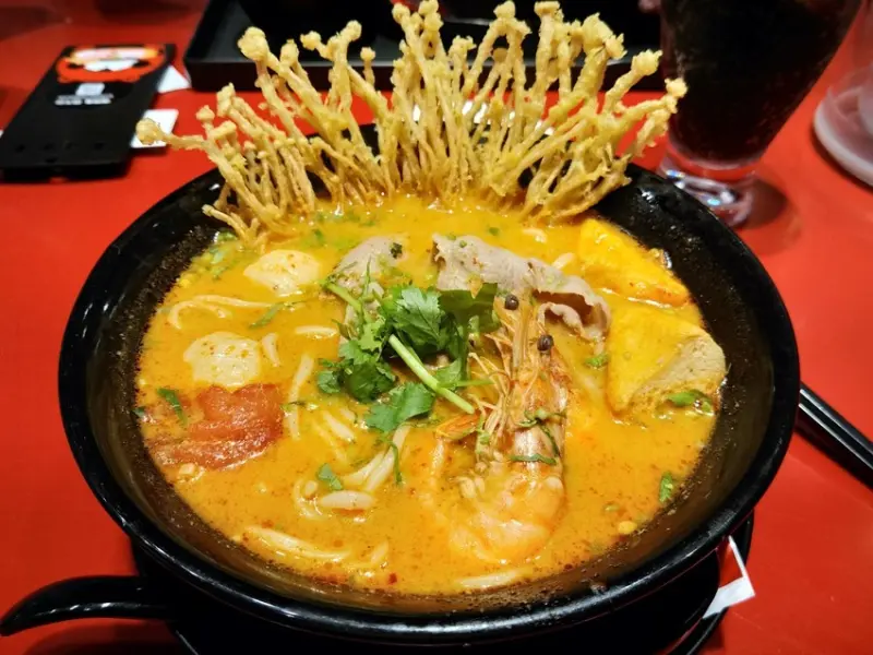 超好吃的酸辣麵-大心泰式麵食(台中新光三越店)