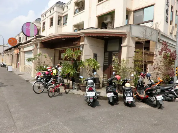 【屏東美食】1985複合式餐飲(轉角中的美食)        
      