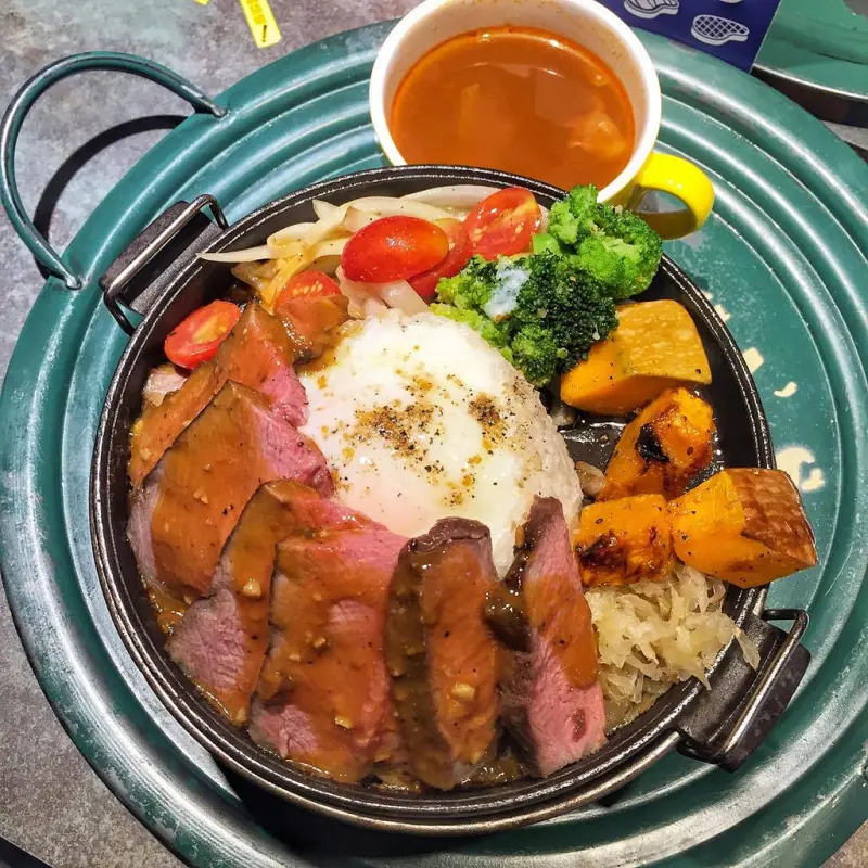 【食記】台北信義｜王品集團旗下新品牌｜CooK BEEF！酷必五星級牛排飯｜時尚平價牛排飯