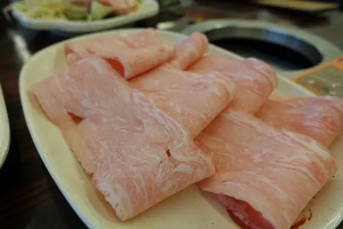 (胖樺食記)承德路「錢都日式涮涮鍋」/捷運劍潭站/飲料霜淇淋吃到飽/商業午餐