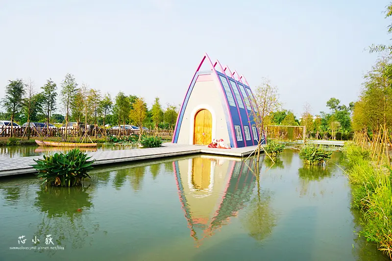 古坑珍‧粉紅城堡 水漾森林敎堂。雲林古坑新景點，超美超夢幻的粉色教堂，充滿先生對妻子的愛，來這裡當公主吧，白色鋼琴，紅色電話亭，IG打卡熱門景點!