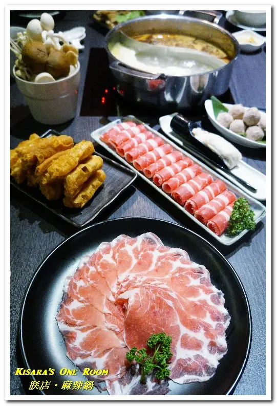 東區麻辣鍋．湯香、肉鮮、鴨血幼咪咪──朕店。麻辣鍋        
      