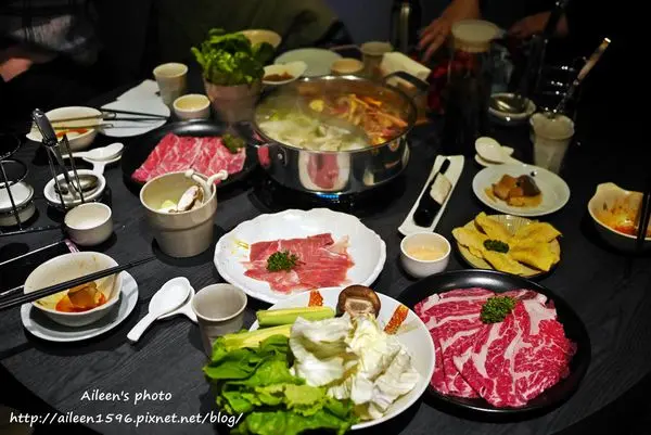 [美食] 寒流時的好夥伴,溫潤香醇．椒香逼人的東區麻辣鍋『朕店麻辣鍋』