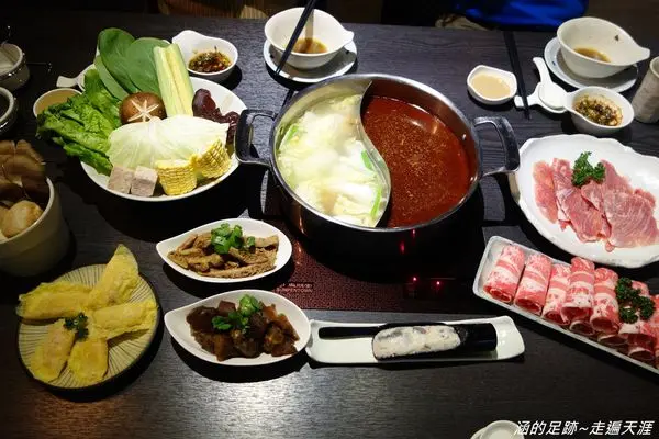 [食記] 台北東區麻辣鍋 - 朕店麻辣鍋 ~ 寒冬暖胃，可以喝的麻辣湯底