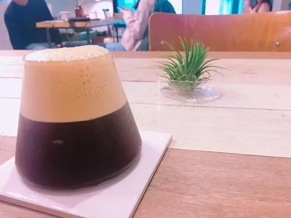 捷運東門站✿ Hi Nei Dou 啲家 ✿ 簡單有力的個性咖啡廳~ 舒適愜意的空間 讓人忘卻時間的駐足 !