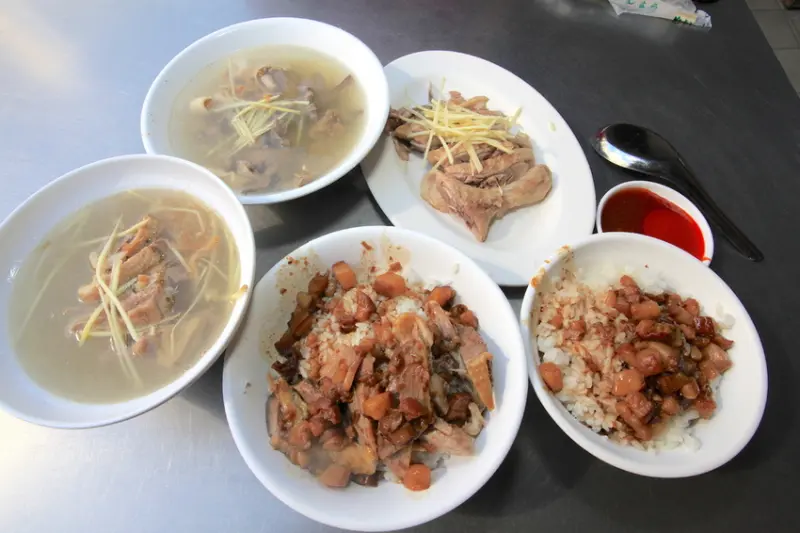 吃。高雄|鹽埕區。韓國瑜美食地圖。超過ㄧ甲子平民美食，值得樂天小高推薦給您「鴨肉本-二老闆の店」。