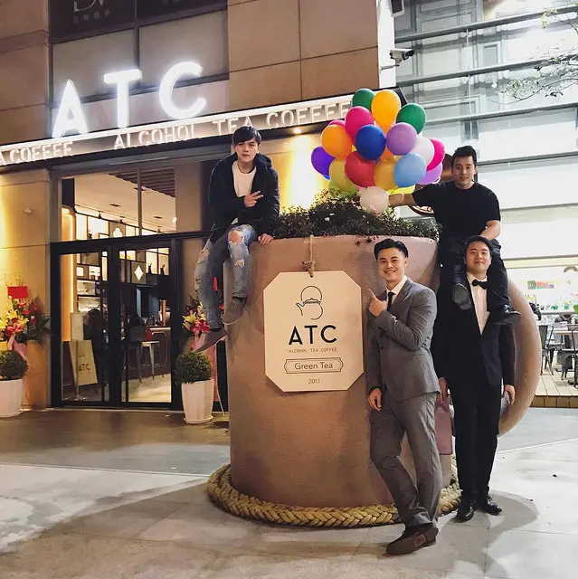 台中美食~新開幕 ATC alcohol tea coffee 一個社區客廳的概念，有茶有酒有咖啡，屬於所有人的生活聚落 千萬裝潢消費卻親民的讓人嚇一跳 東坡肉飯和糯米香腸超好吃