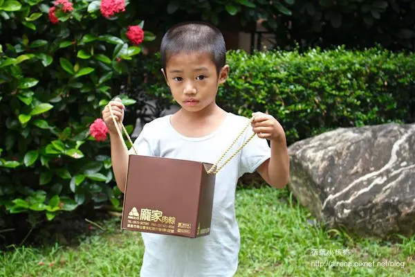 【團購美食/肉粽禮盒】過了端午也要吃！選用在地新鮮食材，餡料滿滿，飄香60年的龐家肉粽（栗香櫻花蝦大干貝粽/養生紅蔾黑米粽/古早味肉粽），送禮超體面，就像阿嬤包的好滋味！