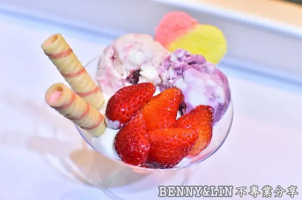 [台中西屯區美食]逢甲夜市銅板美食推薦，夢幻吐司夾冰淇淋 -- COLOR GAMES 三色吐司夾冰淇淋(台中美食推薦、台中逢甲夜市美食、台中特色小吃、台中平價美食)