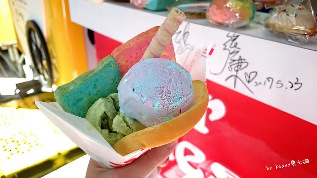 ★台中西屯★繽紛冰品【COLOR GAMES 三色吐司夾冰淇淋】逢甲夜市必吃美食。