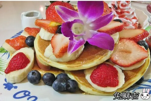 [板橋新埔站美食]Oyami cafeX夢幻的鄉村風格及少女心甜點X義大利麵、鬆餅、下午茶