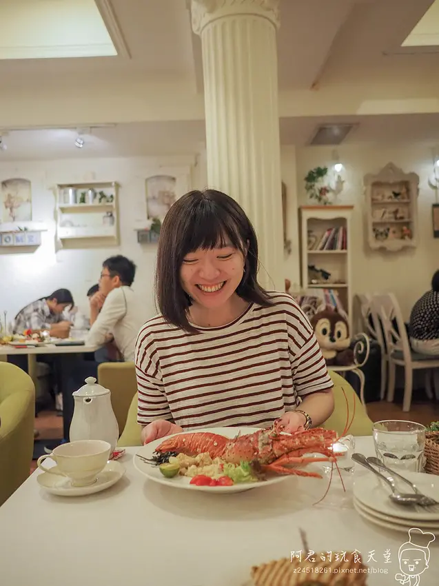 【新北】Oyami Cafe 新埔店｜超吸睛龍蝦義大利麵｜令人少女心噴發的夢幻餐廳｜板橋下午茶｜義式餐廳ｘ咖啡鬆餅