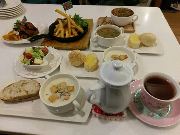 Oyami cafe-板橋美食  靠近捷運新埔站 包含鬆餅、義大利麵等  超適合和姊妹來這邊享用下午茶              