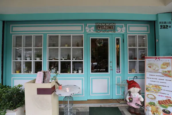 【板橋下午茶/新埔義式餐廳/咖啡鬆餅/韓式炸雞 】Oyami cafe網紅網美部落客必來~捷運新埔站3號出口步行1分鐘！豐盛的義式排餐、義大利麵、美味燉飯和甜蜜下午茶！一同享受美好的下午茶時光吧！