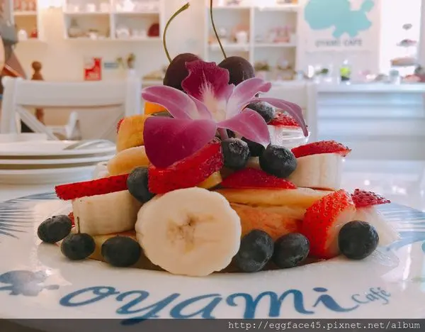 [台北美食] 板橋下午茶排行榜第一名《Oyami cafe》♥夢幻鬆餅、義大利麵擄獲我的少女心♥ 捷運新埔站走路一分鐘。