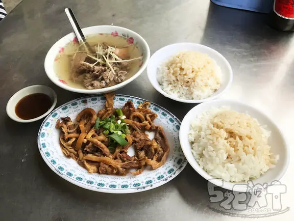 雲林北港美食小吃》輝煌牛肉湯菜單價位大公開！超人氣承傳三代的好美味~雲林北港朝天宮必吃美食小吃餐廳推薦。