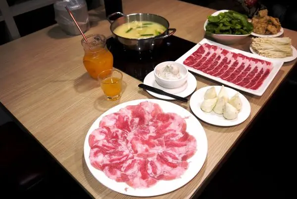 [內湖] ★ 洋夫人壽喜燒、鍋物、牛排 ☆ 慶開幕 買一送一優惠中/無低消 ◎ 文末附菜單