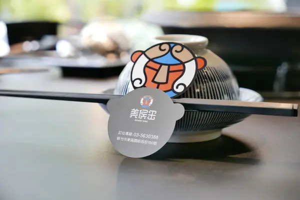 美侯王石頭麻辣火鍋-新竹殿，石頭麻辣雙重美味、創意結合！太銷魂、太美味、高CP值的單點火鍋店！新竹朋友聚餐新選擇！