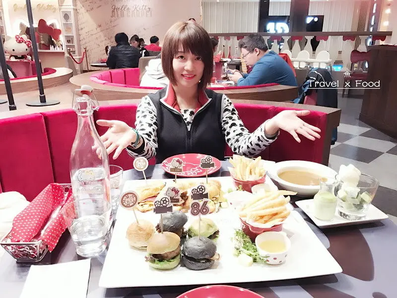 【食】新北市◆林口三井 Hello Kitty Red Carpet美式餐廳 ※文末抽小禮物