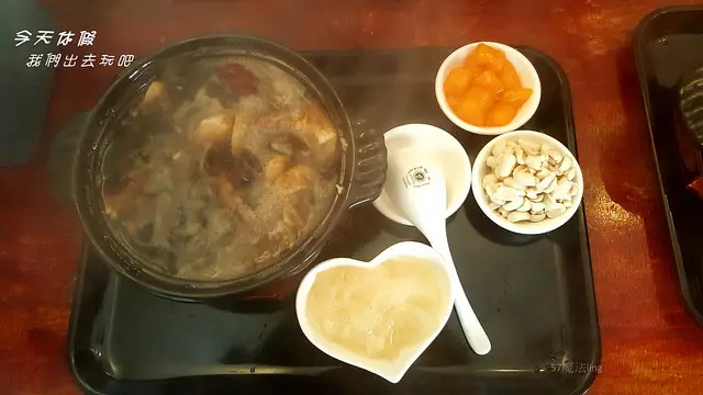 原來豆花。原來豆花可以這樣吃。銅板美食。陶鍋裝豆花