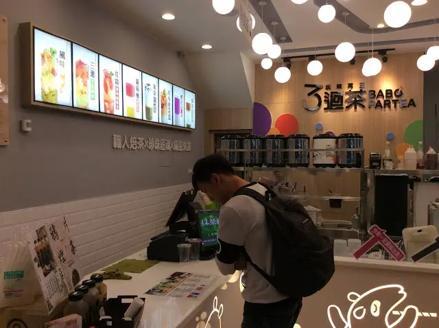 『飲冰品』台中中區「3迴茶」有多種口味珍珠讓你選擇 在日新看電影順便買一杯唷
