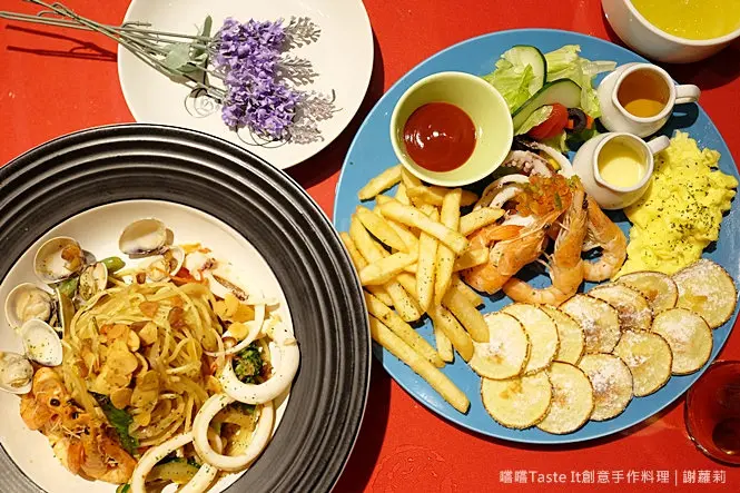 《台中♥食記》嚐嚐 Taste It 創意手作料理。融入荷蘭風情的豐盛早午餐，隱身於低調住宅區內，有著療癒人心的溫暖手作料理！