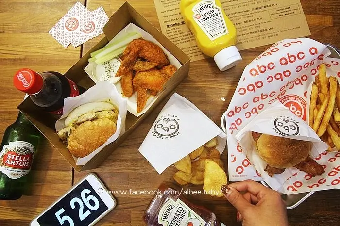 台南 中西區 正興街｜ 國華街｜大菜市。美食再加一啦！！美式漢堡餐盒帶著走～abc火烤漢堡｜ 水牛城雞翅 ｜啤酒『 Abc美式燒烤車』