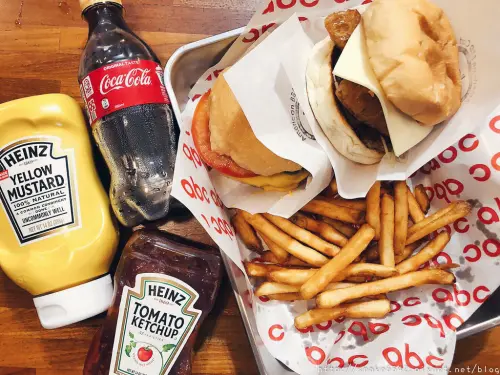 【Abc美式燒烤車】國華街美食 手工現拍牛肉漢堡 天然酵母麵包 美國脆薯  真心推薦