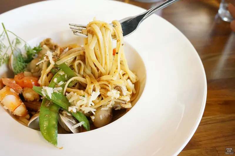 【雲林斗六】★Food One餐酒館★品嚐義大利麵和燉飯，點杯調酒再愜意不過了｜早午餐 餐酒館 咖啡廳 硬骨魚覓食中