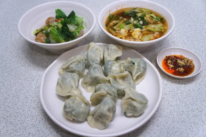 (連三訪)新開的好吃的水餃 記得再配上一碗牛肉蛋花湯哦-北方水餃麵@捷運港墘站@內科園區