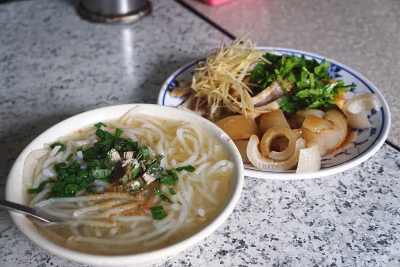 在地人大推的米粉湯 便宜好吃竟然還有松阪豬呀-五娘米粉湯@捷運唭哩岸站@北投國小