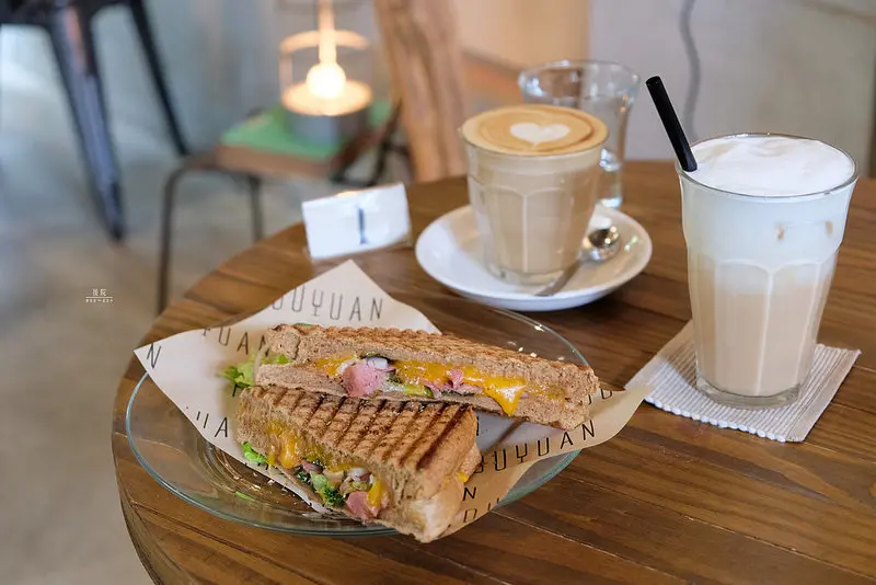 【雲林虎尾】★後院HOUYUAN★老宅改建綠意咖啡館，點份熱呼呼的帕尼尼享用吧！｜咖啡廳 早午餐 下午茶 硬骨魚覓食中