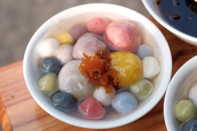 台中甜點 蘇媽媽湯圓｜專賣彩虹湯圓、滷肉飯，桂圓木耳甜湯甜而不膩好涮嘴～ · 算命的說我很愛吃