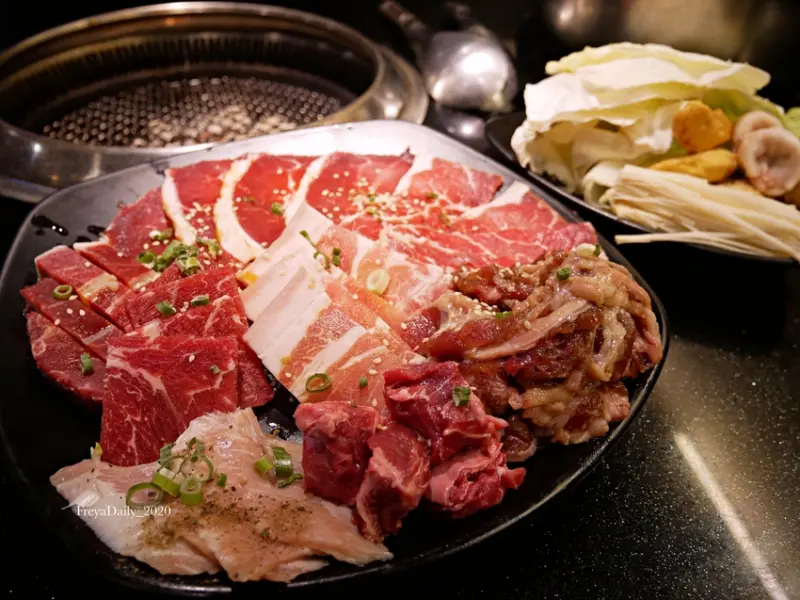 2020, Aug│西門町 瓦崎燒烤火鍋吃到飽│火烤兩吃西門吃到飽 食材豐富選擇多 酒飲喝到飽│走吧台北哪裡吃美食