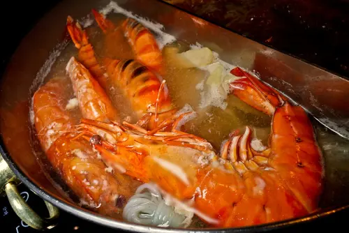 內湖火鍋 金鍋盃小火鍋 內湖店,享受美味M12和牛與綿羊豬,還有滿滿一鍋的蝦蝦!!